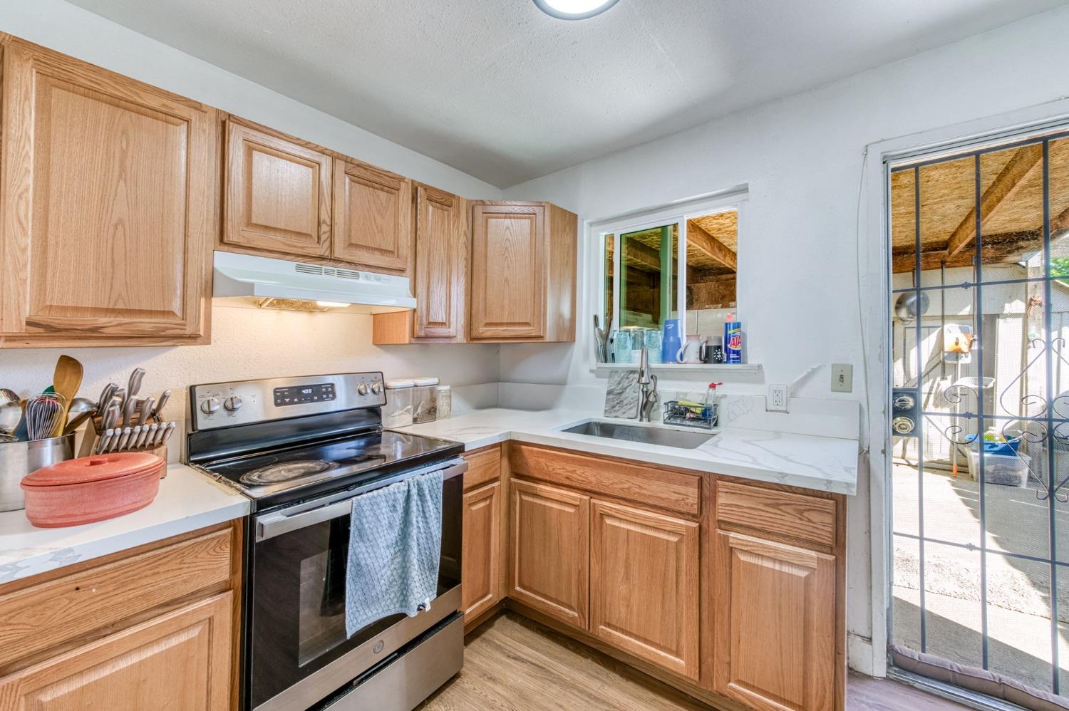 1245 F St, Reedley, CA 93654