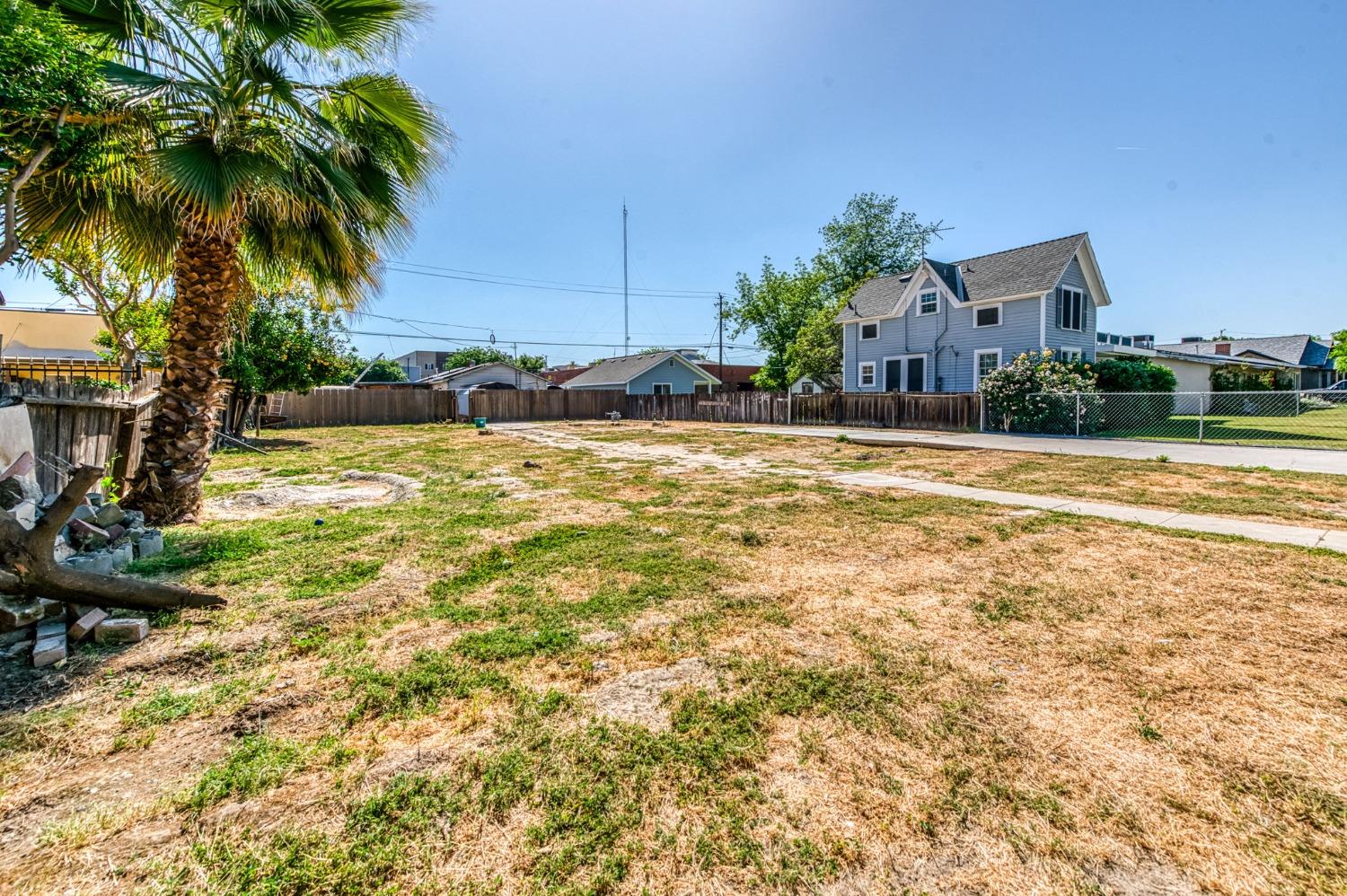 1245 F St, Reedley, CA 93654