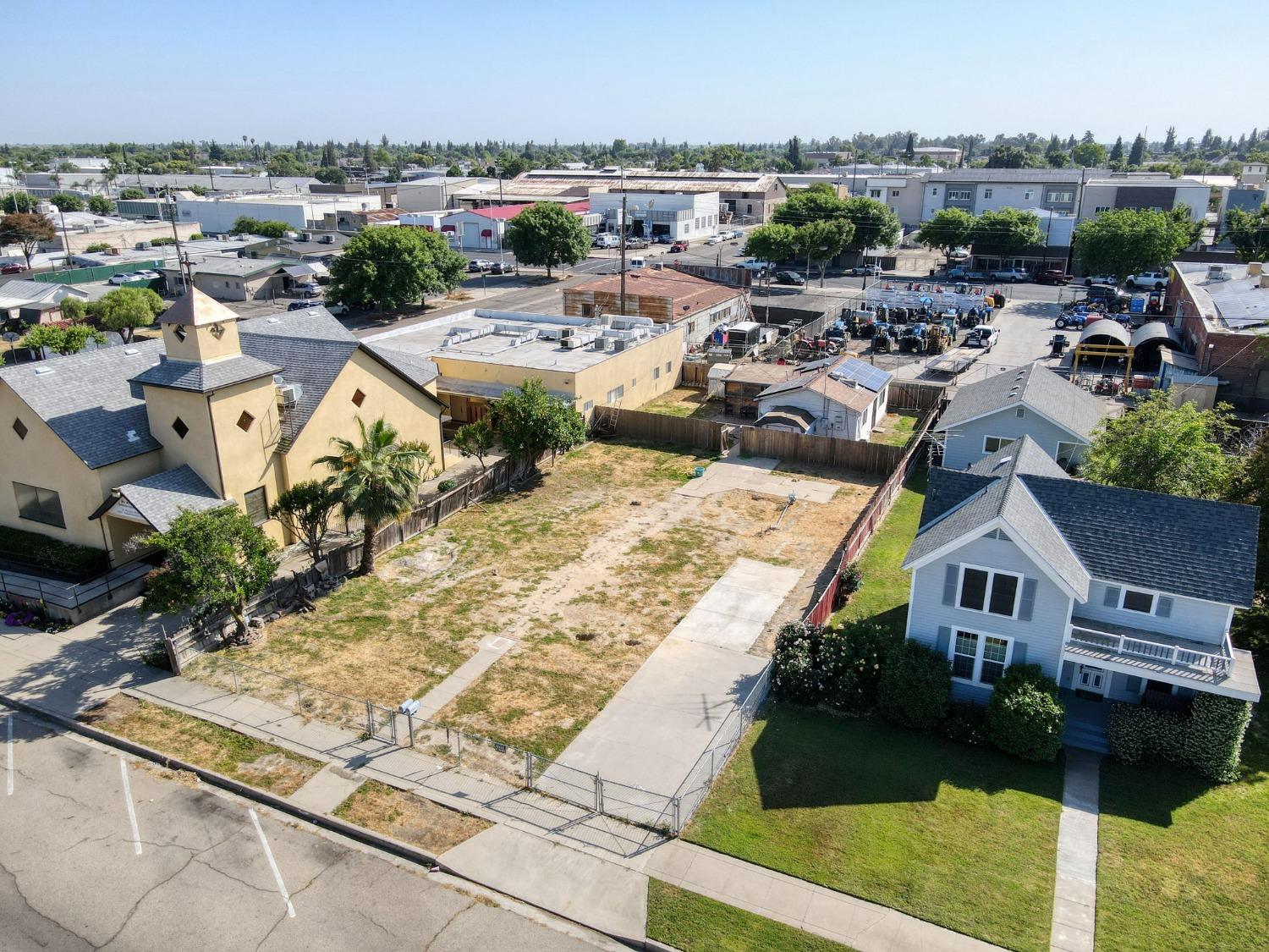 1245 F St, Reedley, CA 93654