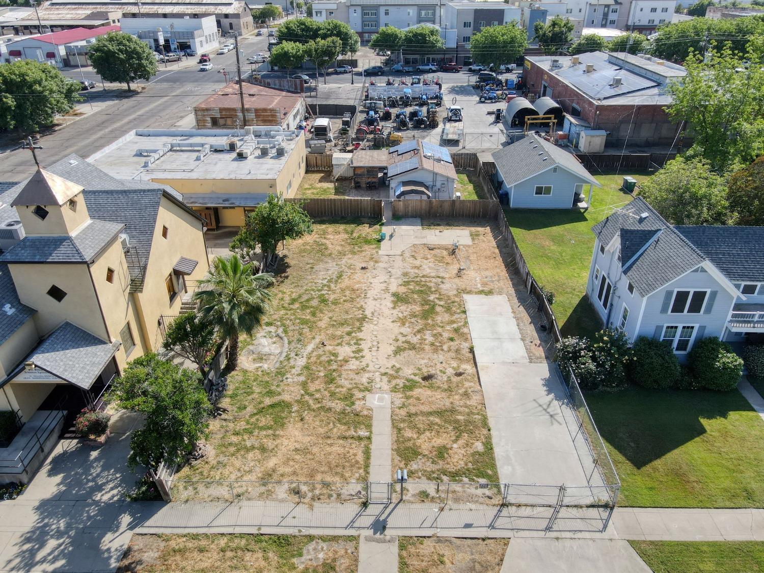 1245 F St, Reedley, CA 93654