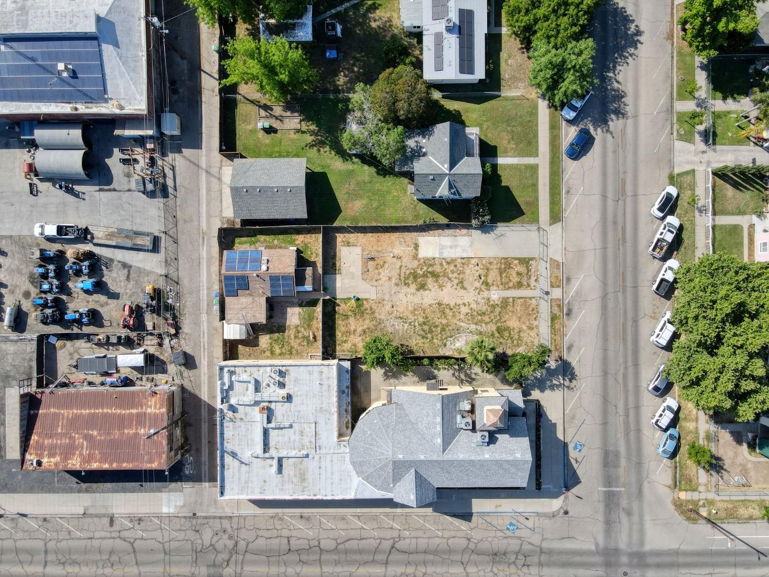 1245 F St, Reedley, CA 93654