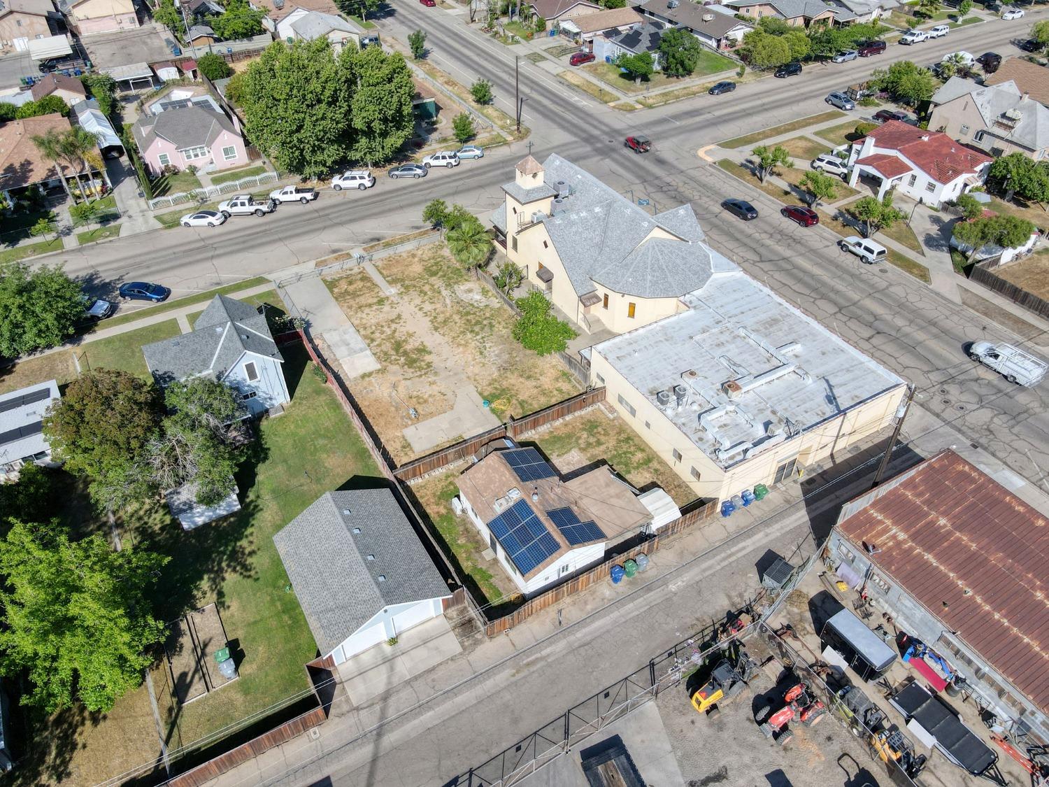 1245 F St, Reedley, CA 93654