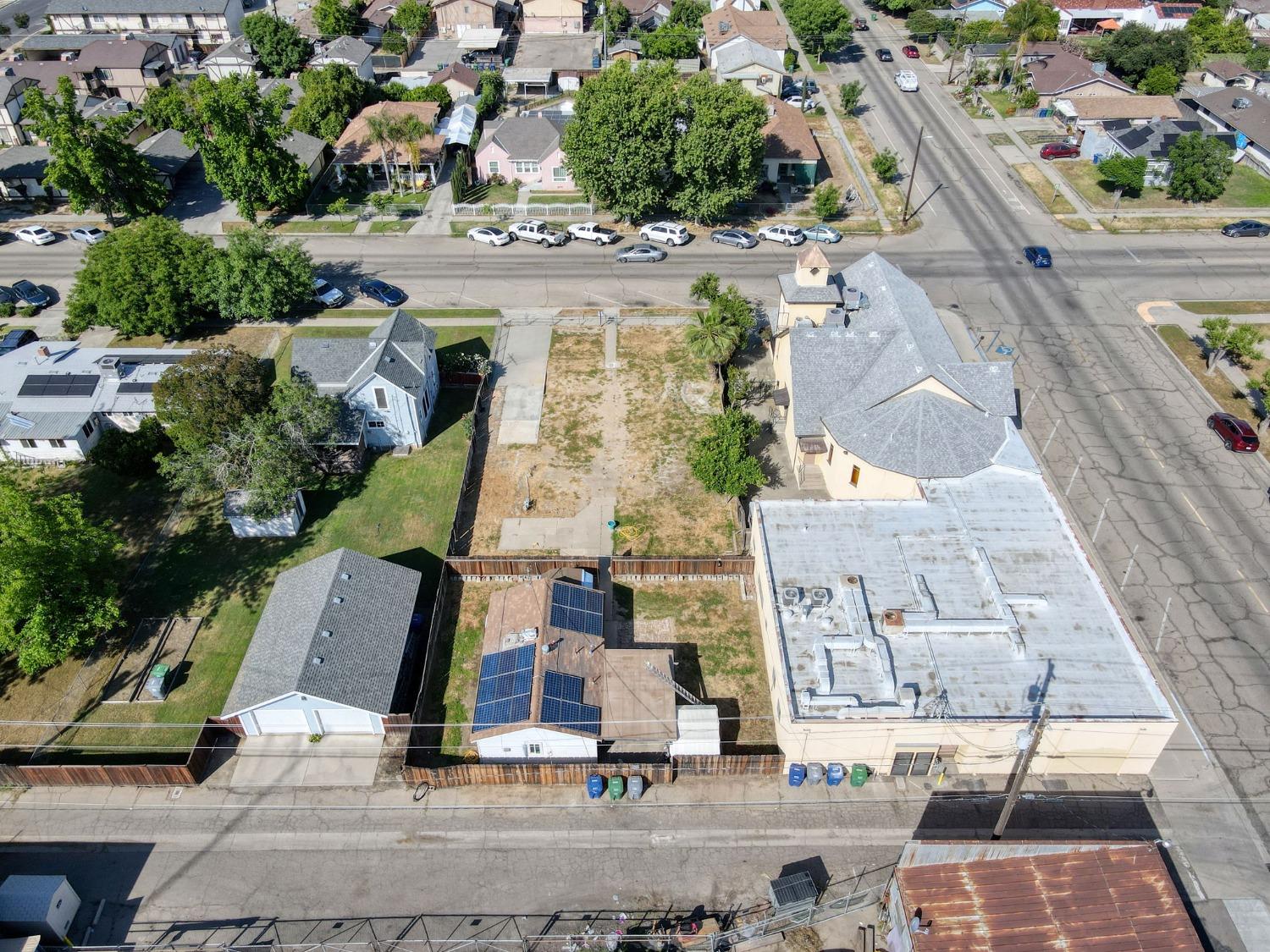 1245 F St, Reedley, CA 93654