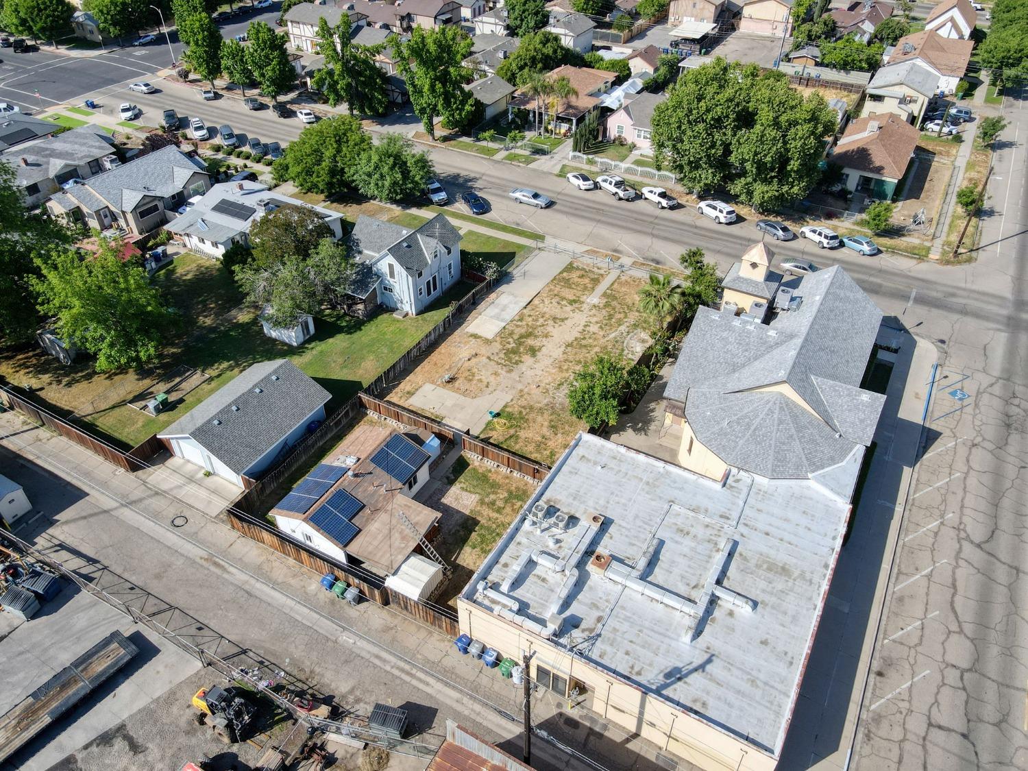 1245 F St, Reedley, CA 93654