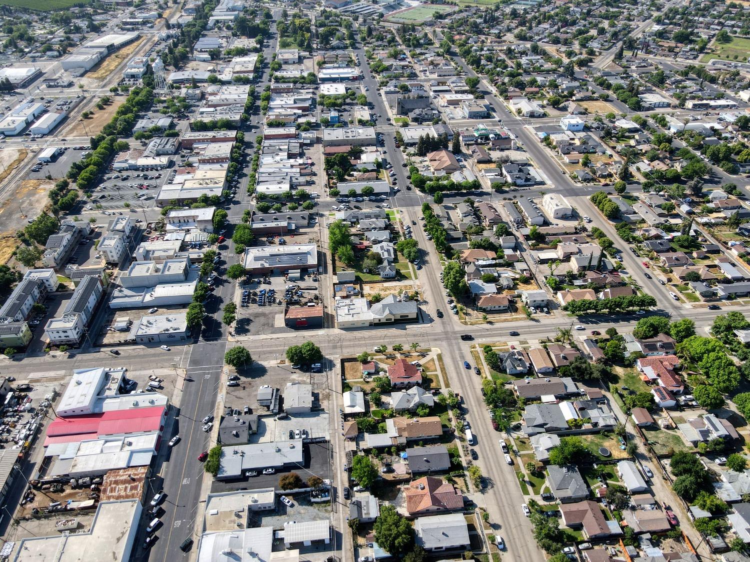 1245 F St, Reedley, CA 93654