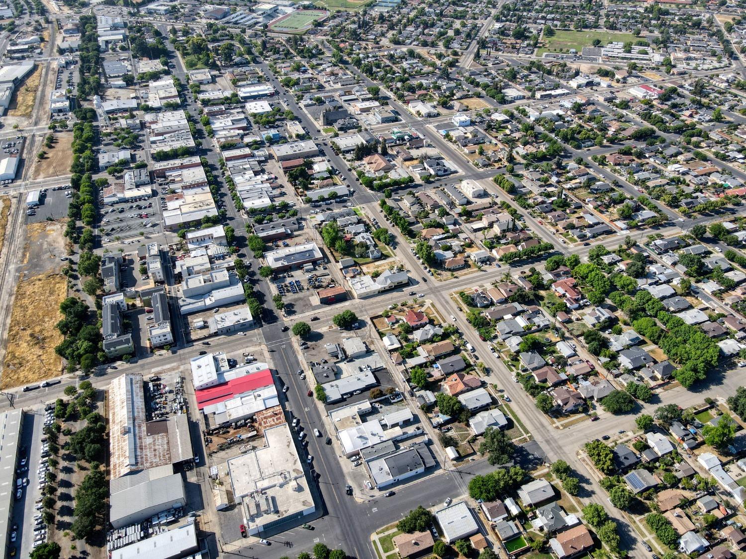 1245 F St, Reedley, CA 93654