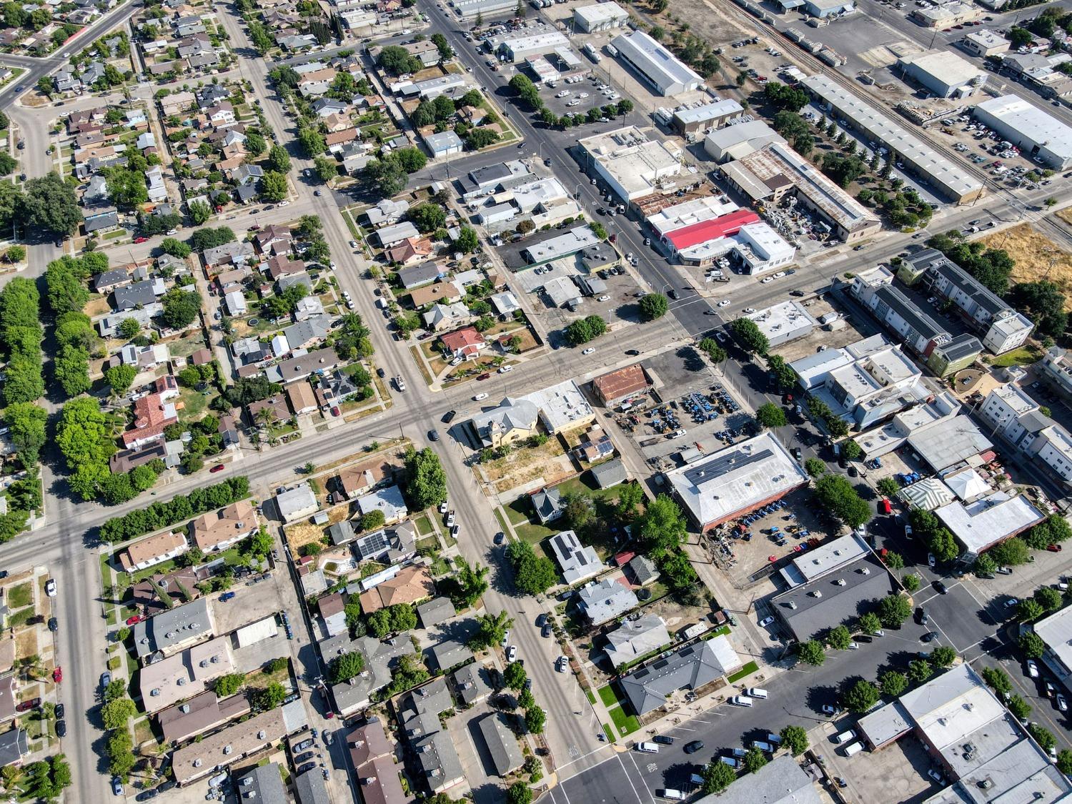 1245 F St, Reedley, CA 93654