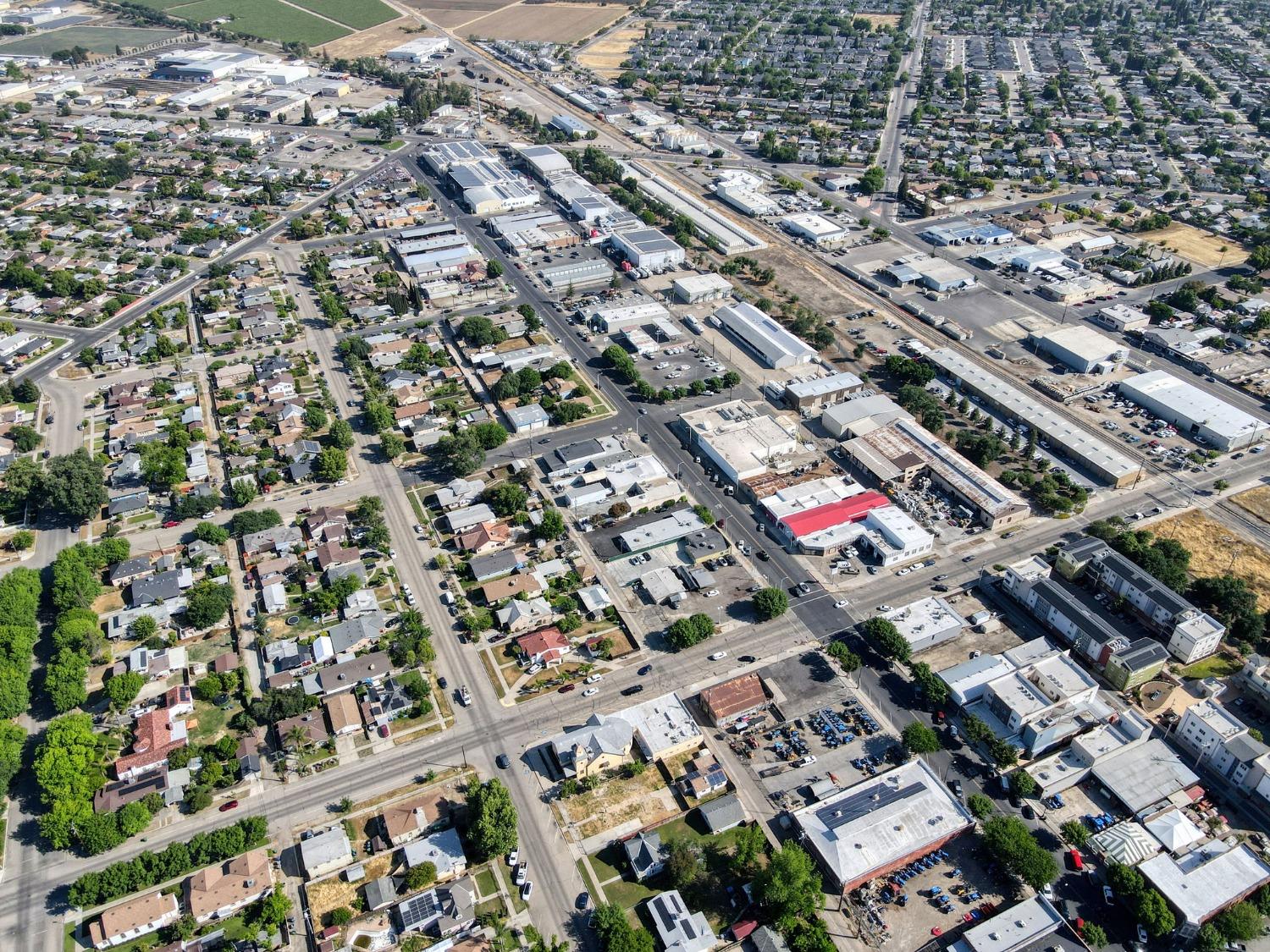 1245 F St, Reedley, CA 93654