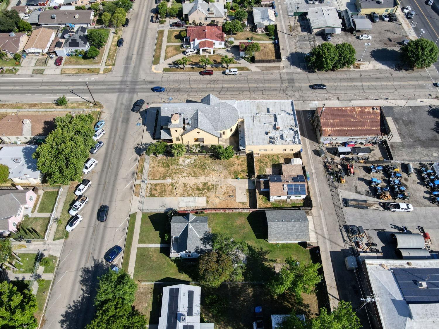 1245 F St, Reedley, CA 93654
