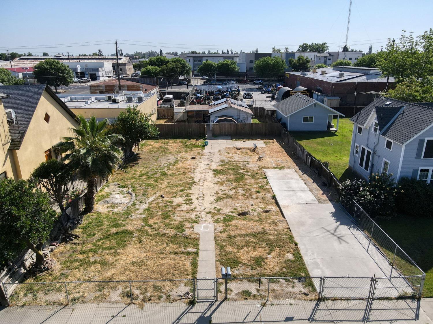 1245 F St, Reedley, CA 93654