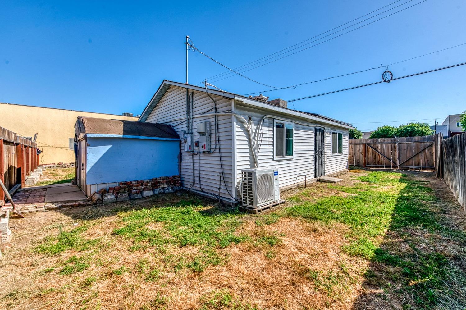 1245 F St, Reedley, CA 93654
