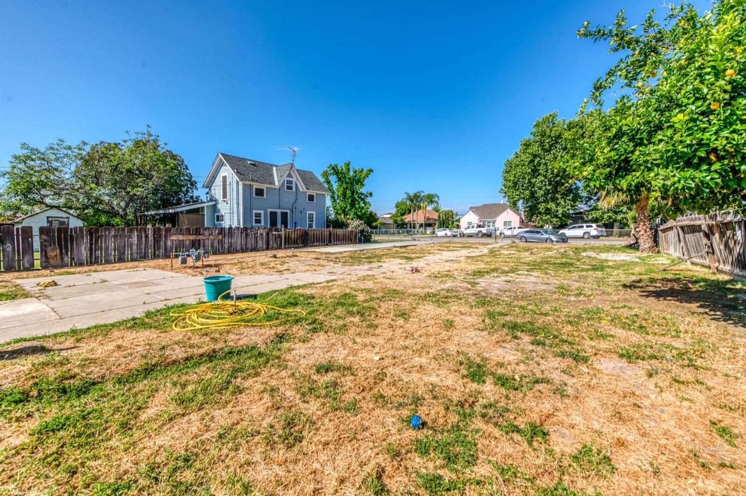 1245 F St, Reedley, CA 93654
