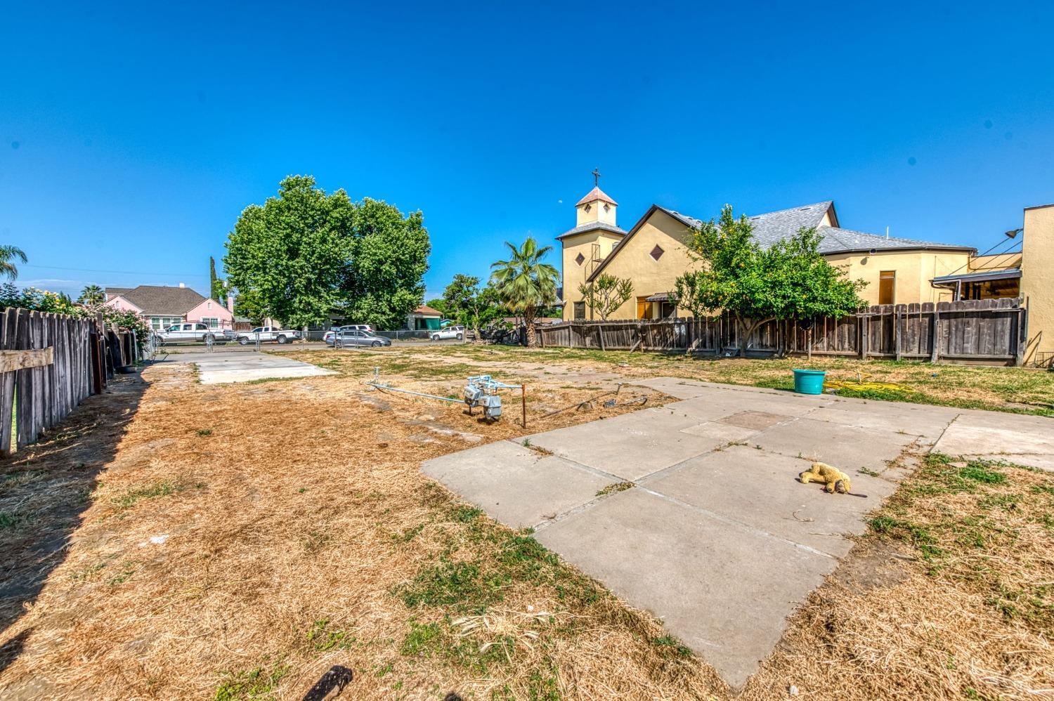 1245 F St, Reedley, CA 93654