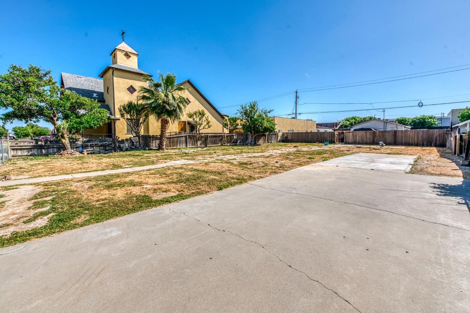 1245 F St, Reedley, CA 93654