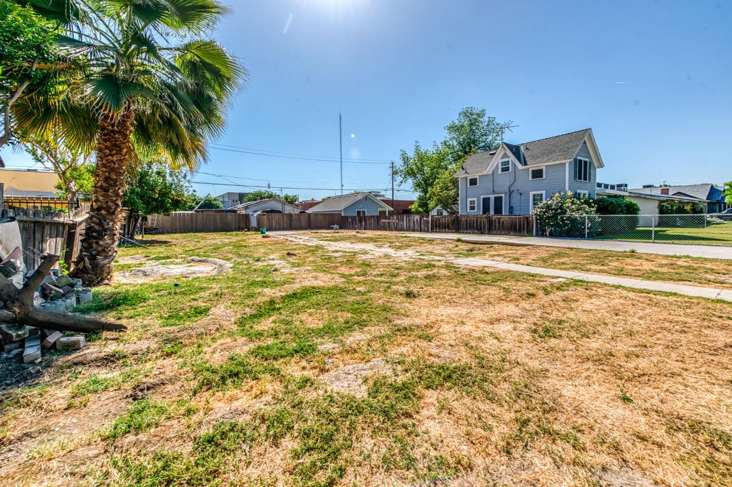 1245 F St, Reedley, CA 93654
