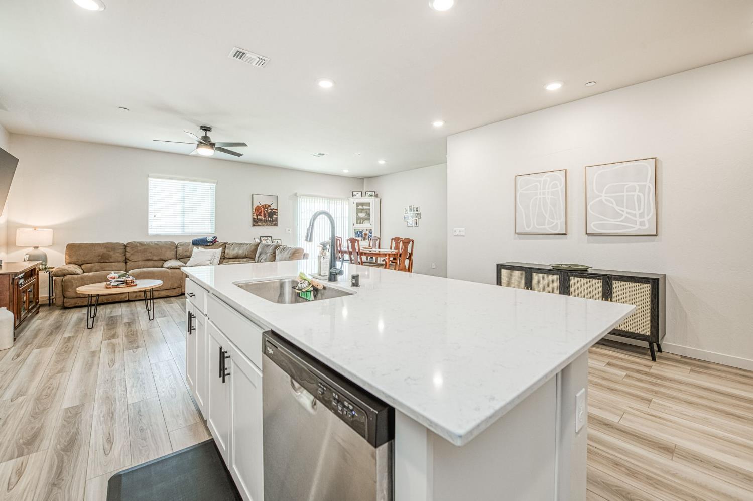 1965 E Evening Glow Ave, Reedley, CA 93654