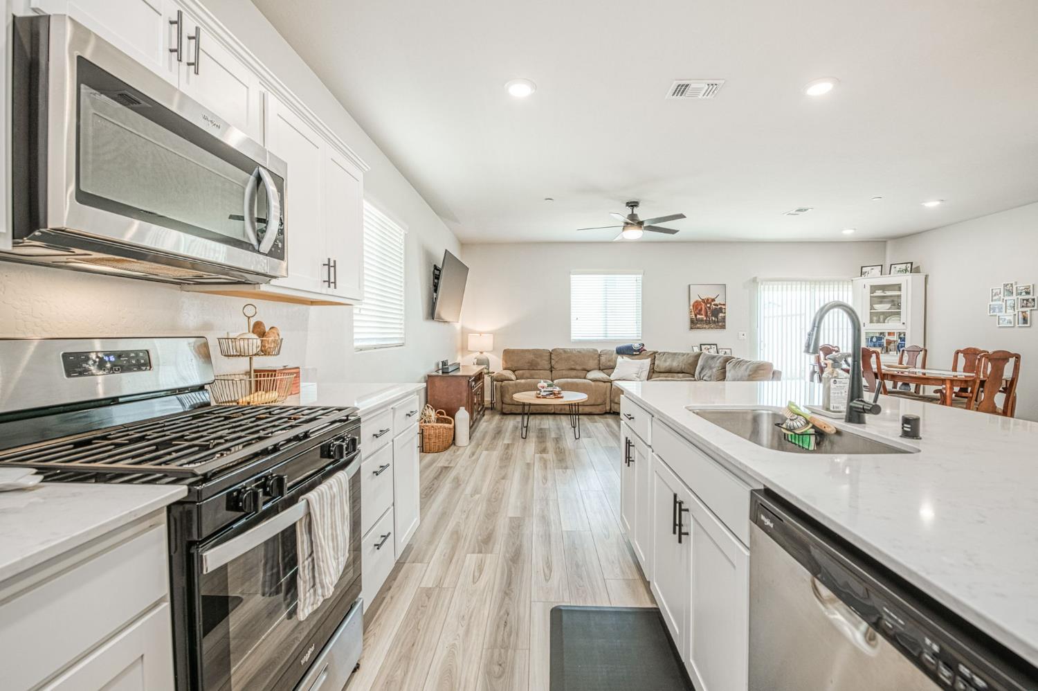 1965 E Evening Glow Ave, Reedley, CA 93654
