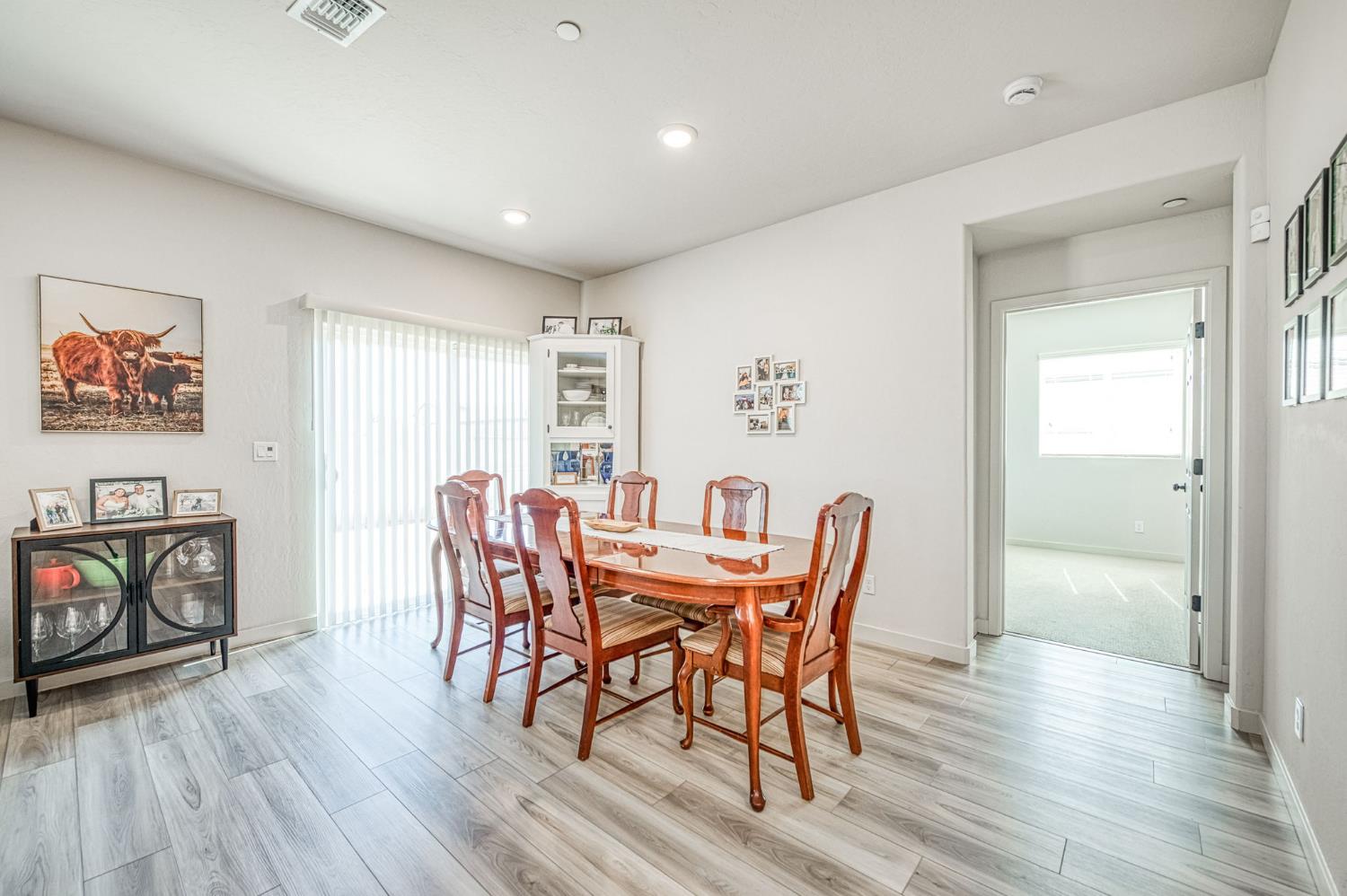 1965 E Evening Glow Ave, Reedley, CA 93654