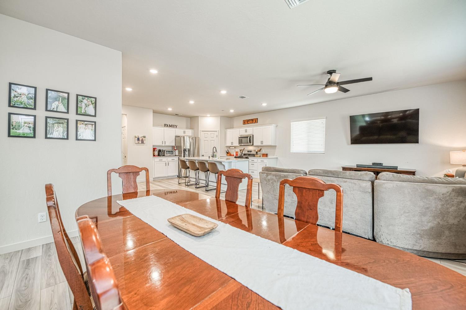 1965 E Evening Glow Ave, Reedley, CA 93654