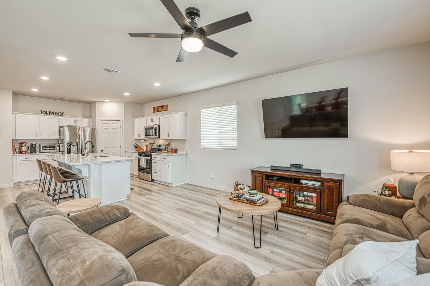 1965 E Evening Glow Ave, Reedley, CA 93654