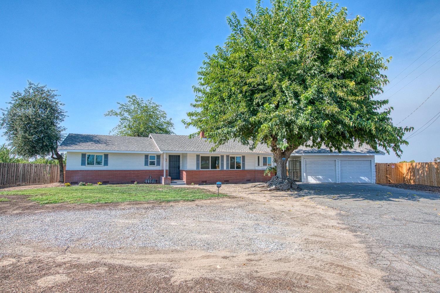 12390 E Kamm Ave, Kingsburg, CA 93631