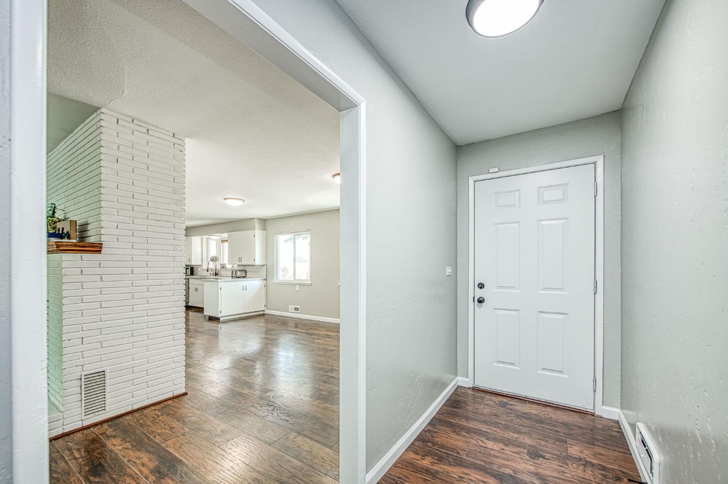 12390 E Kamm Ave, Kingsburg, CA 93631