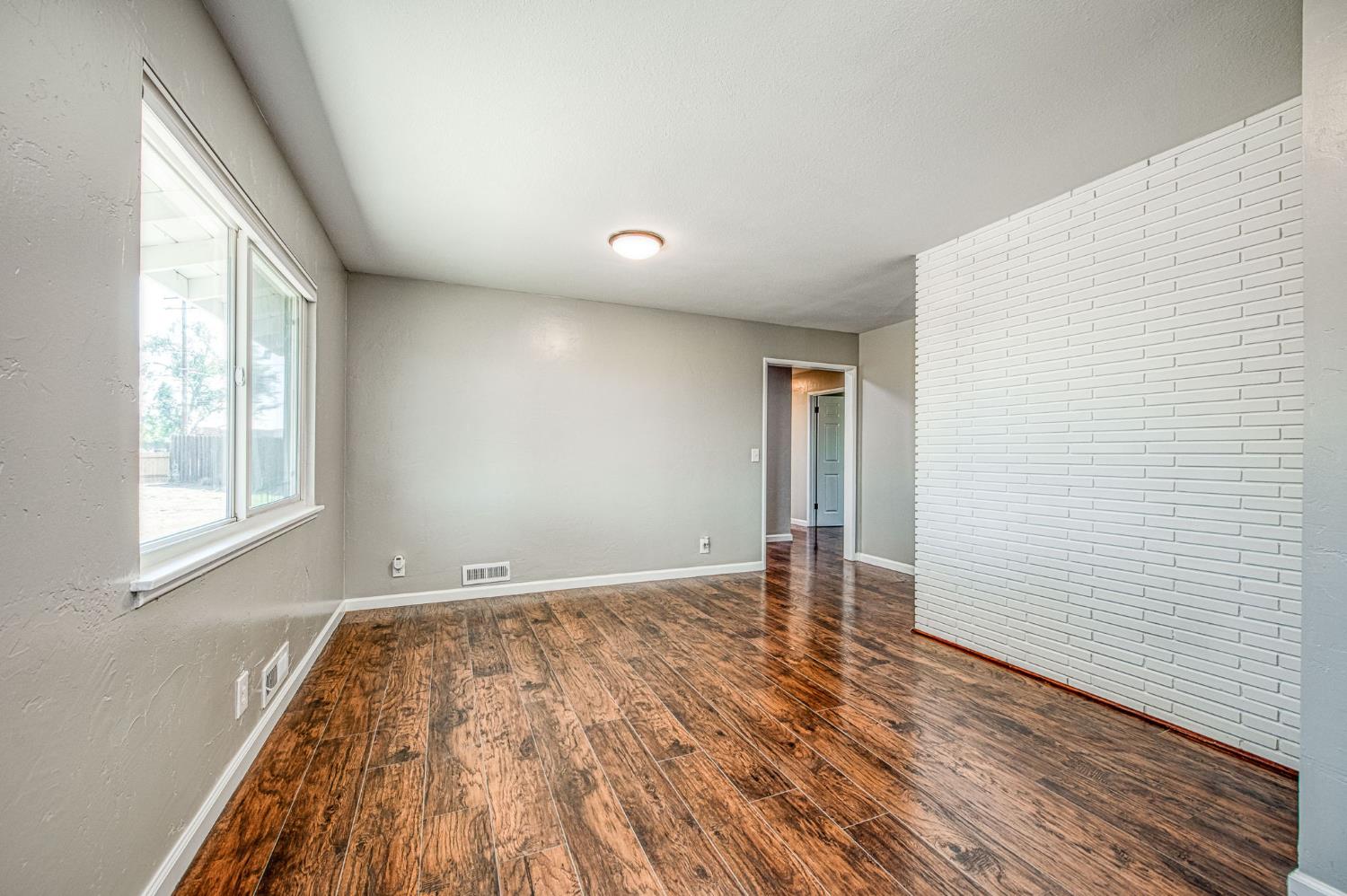 12390 E Kamm Ave, Kingsburg, CA 93631