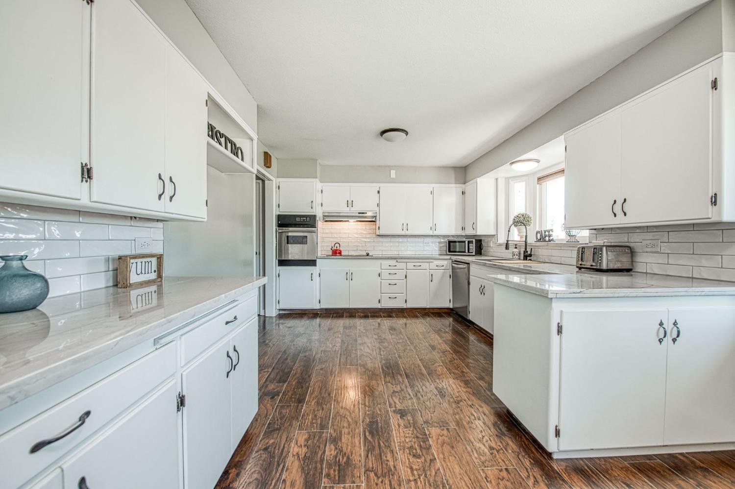 12390 E Kamm Ave, Kingsburg, CA 93631