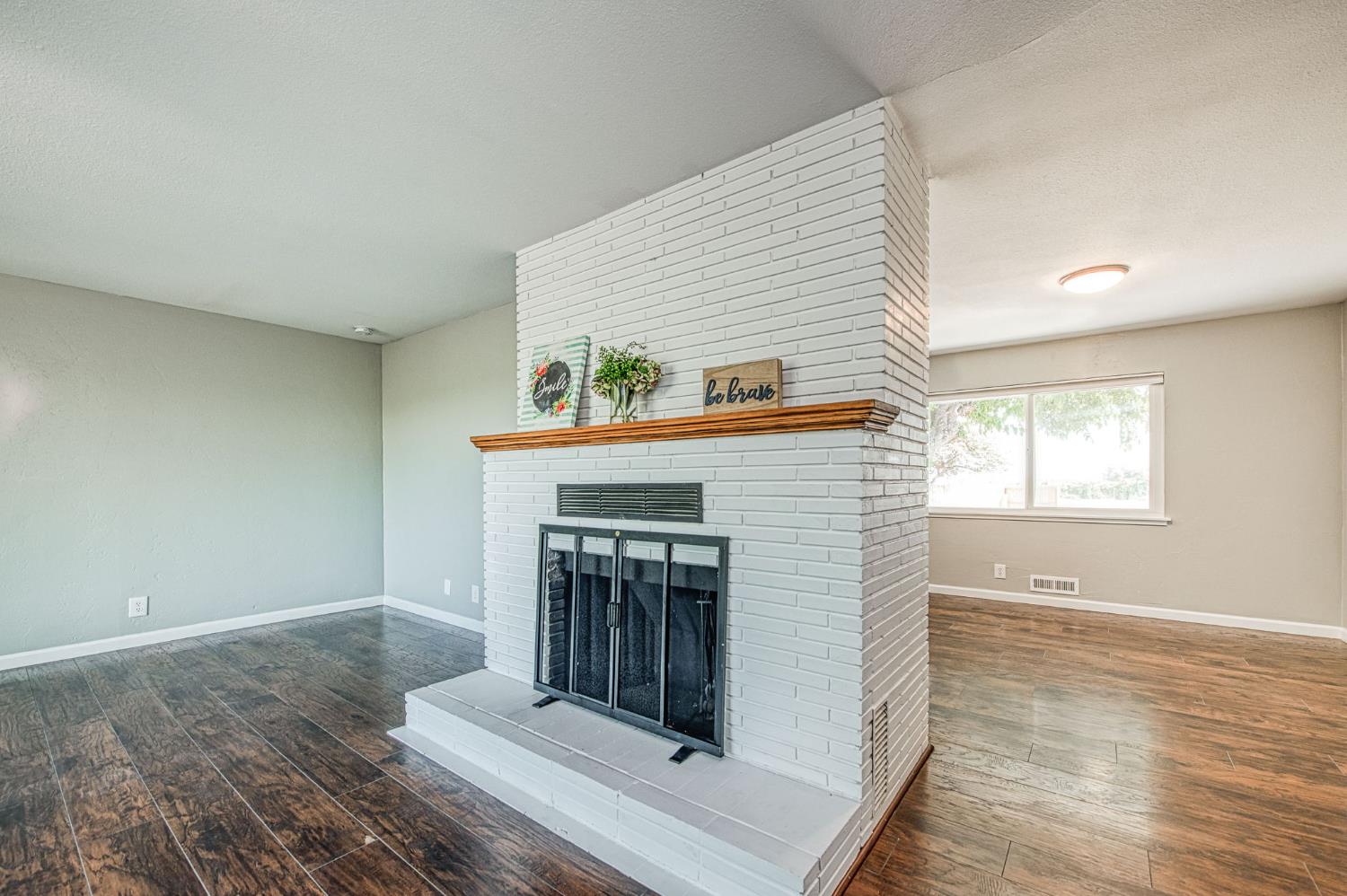 12390 E Kamm Ave, Kingsburg, CA 93631