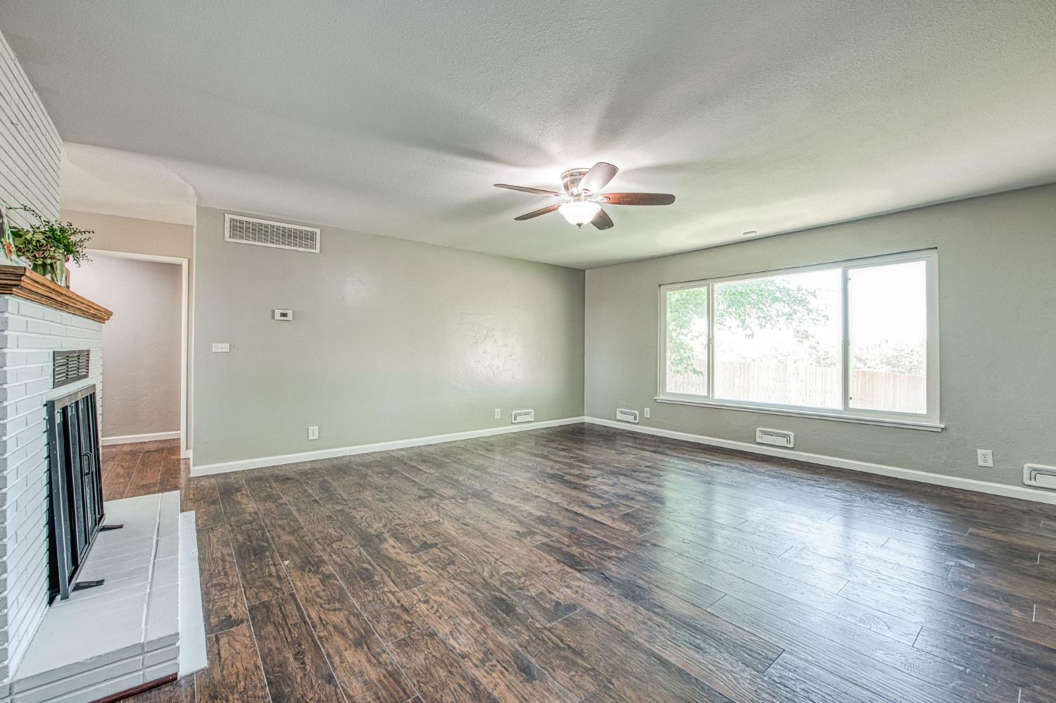 12390 E Kamm Ave, Kingsburg, CA 93631