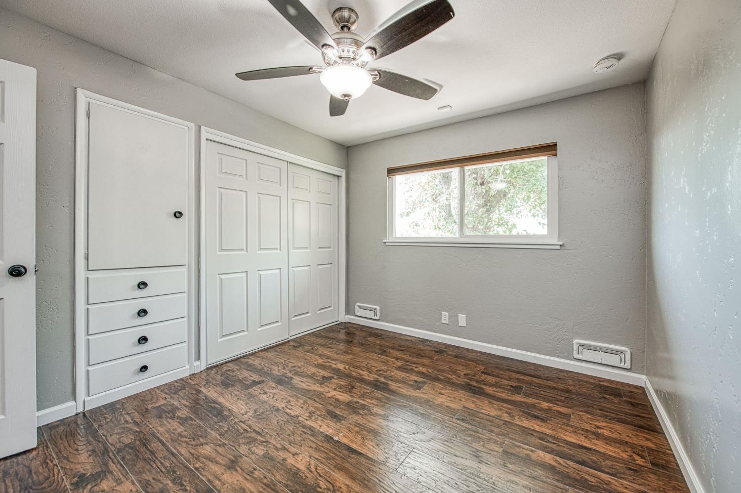 12390 E Kamm Ave, Kingsburg, CA 93631