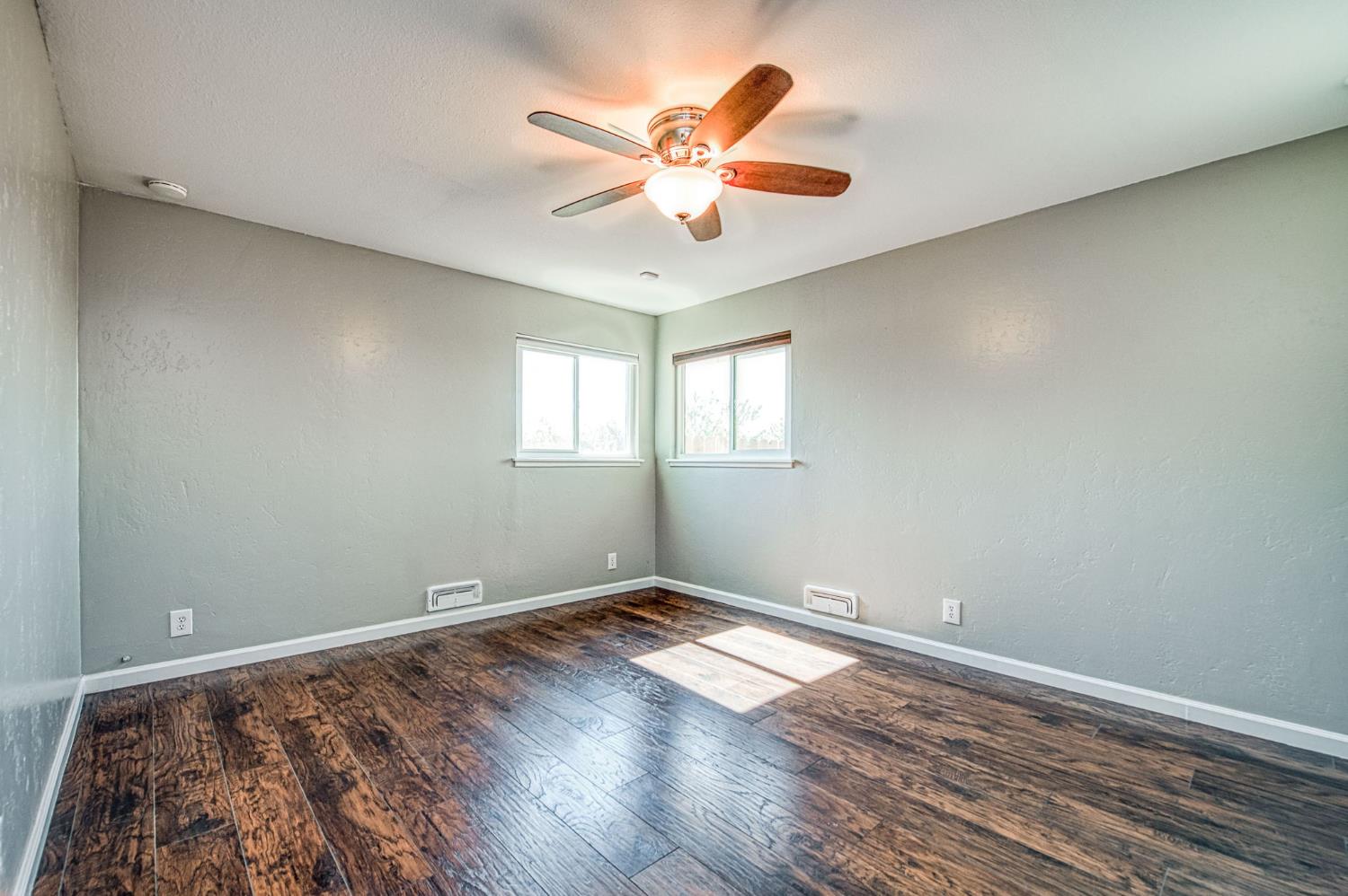12390 E Kamm Ave, Kingsburg, CA 93631