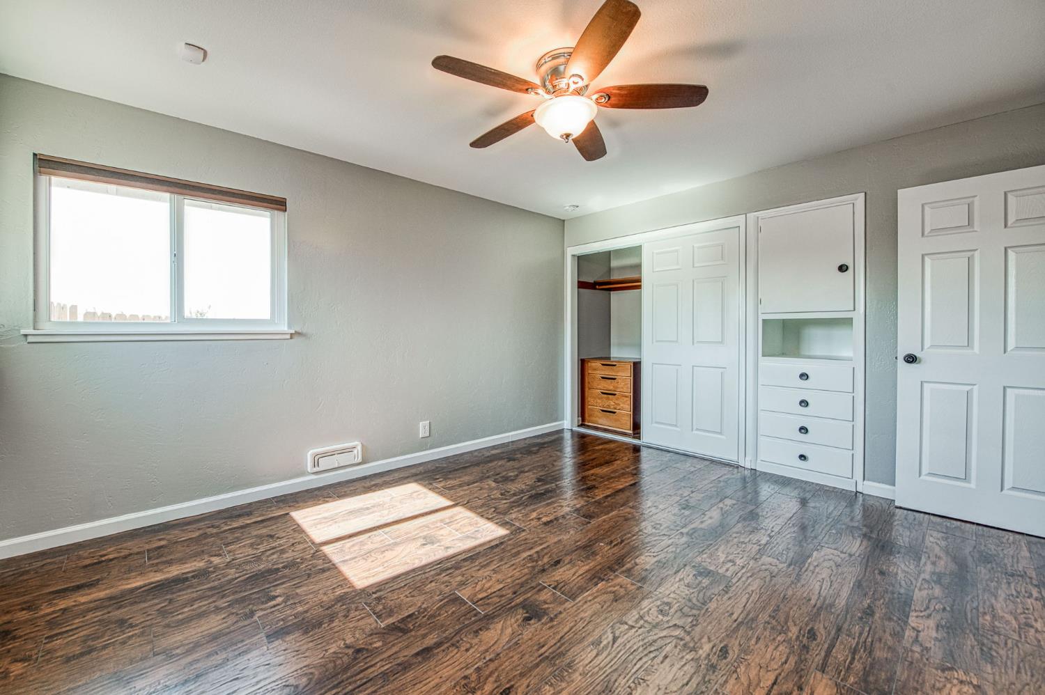 12390 E Kamm Ave, Kingsburg, CA 93631