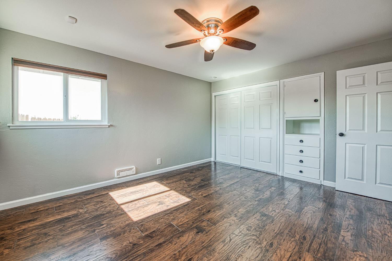 12390 E Kamm Ave, Kingsburg, CA 93631