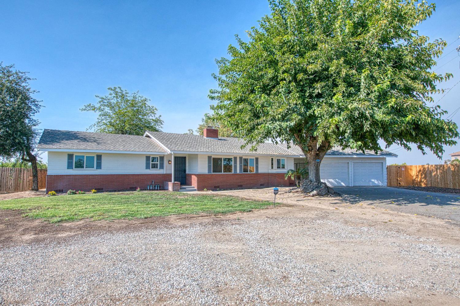 12390 E Kamm Ave, Kingsburg, CA 93631