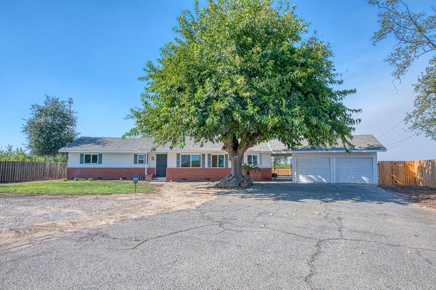 12390 E Kamm Ave, Kingsburg, CA 93631