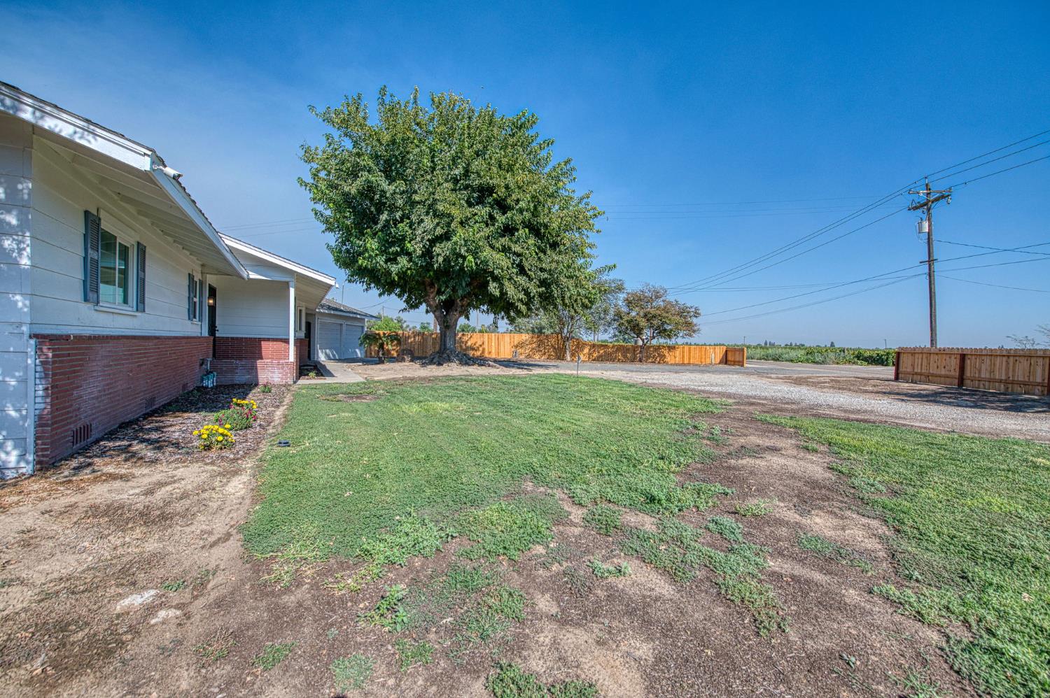 12390 E Kamm Ave, Kingsburg, CA 93631