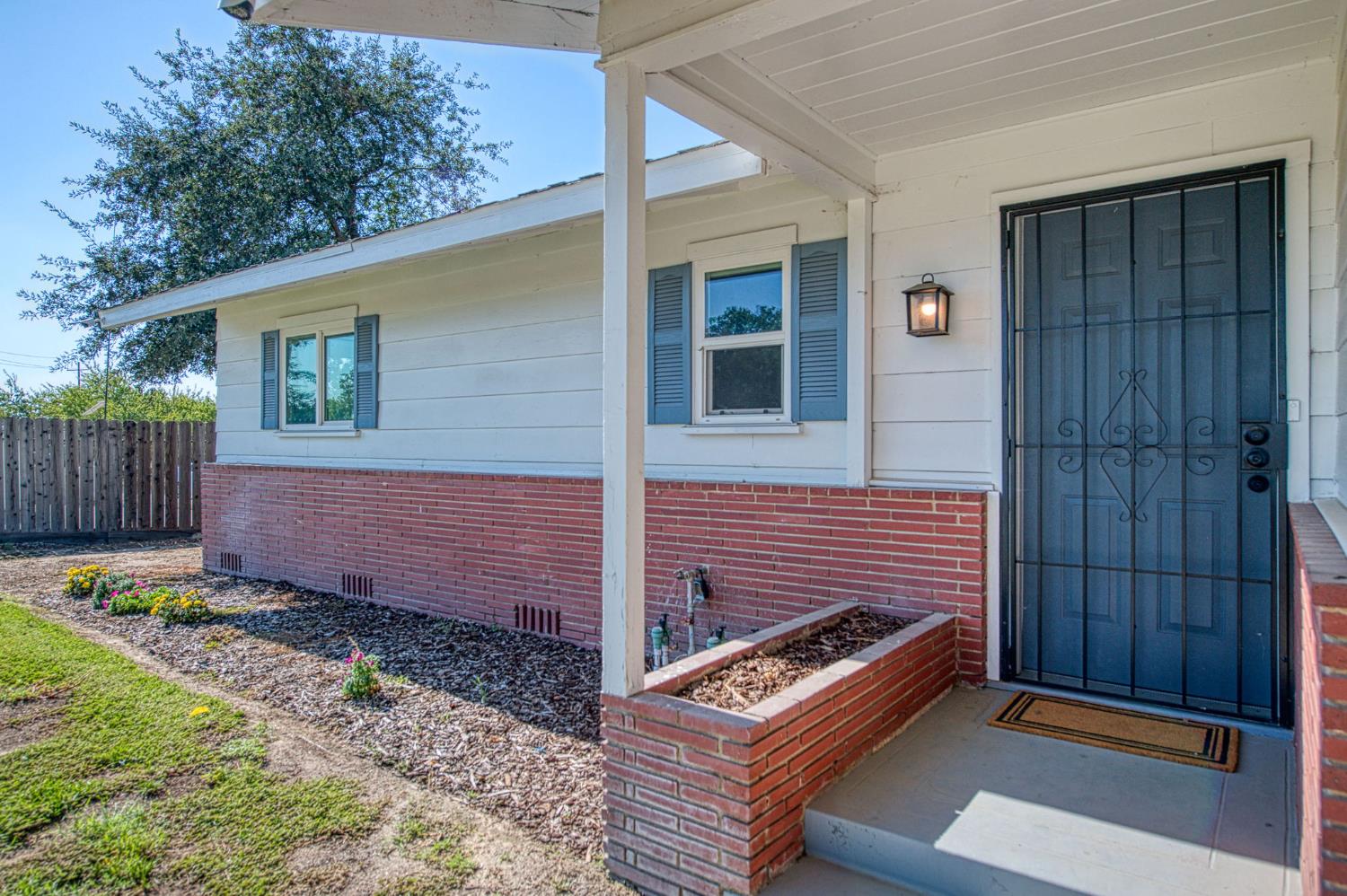 12390 E Kamm Ave, Kingsburg, CA 93631