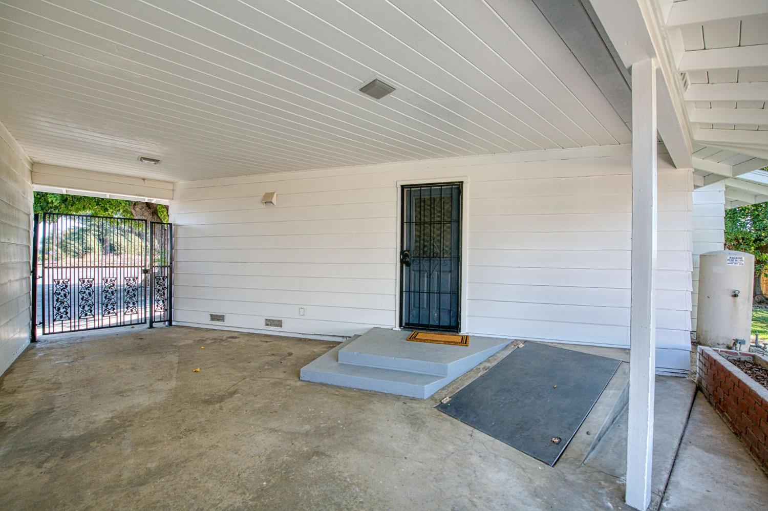 12390 E Kamm Ave, Kingsburg, CA 93631