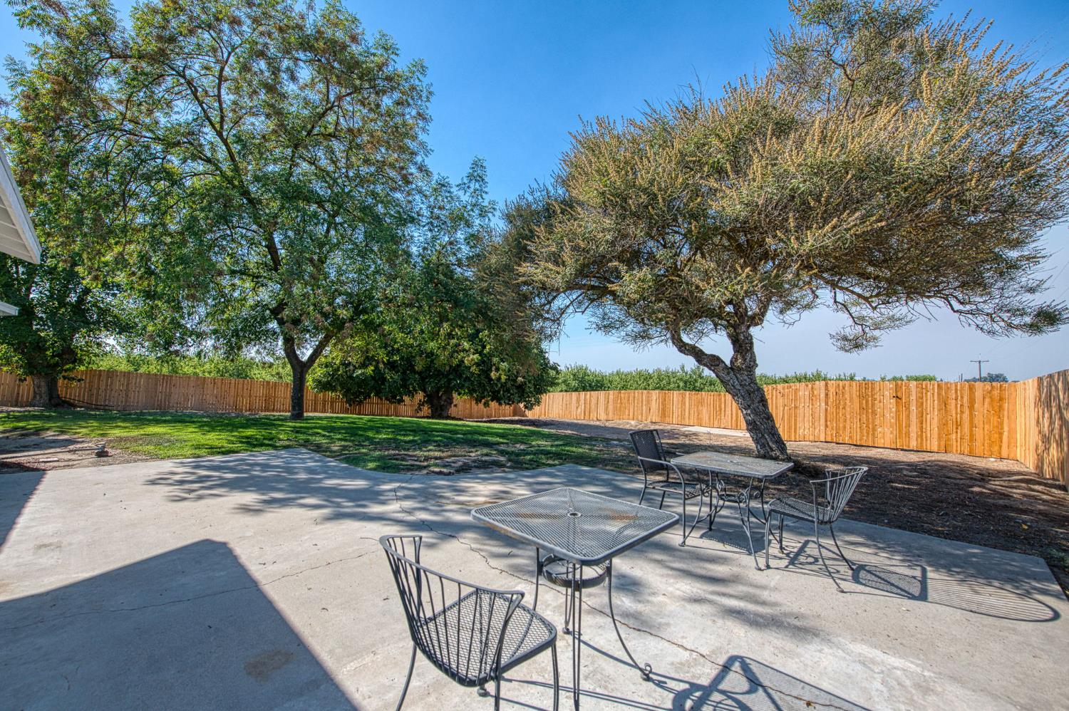 12390 E Kamm Ave, Kingsburg, CA 93631