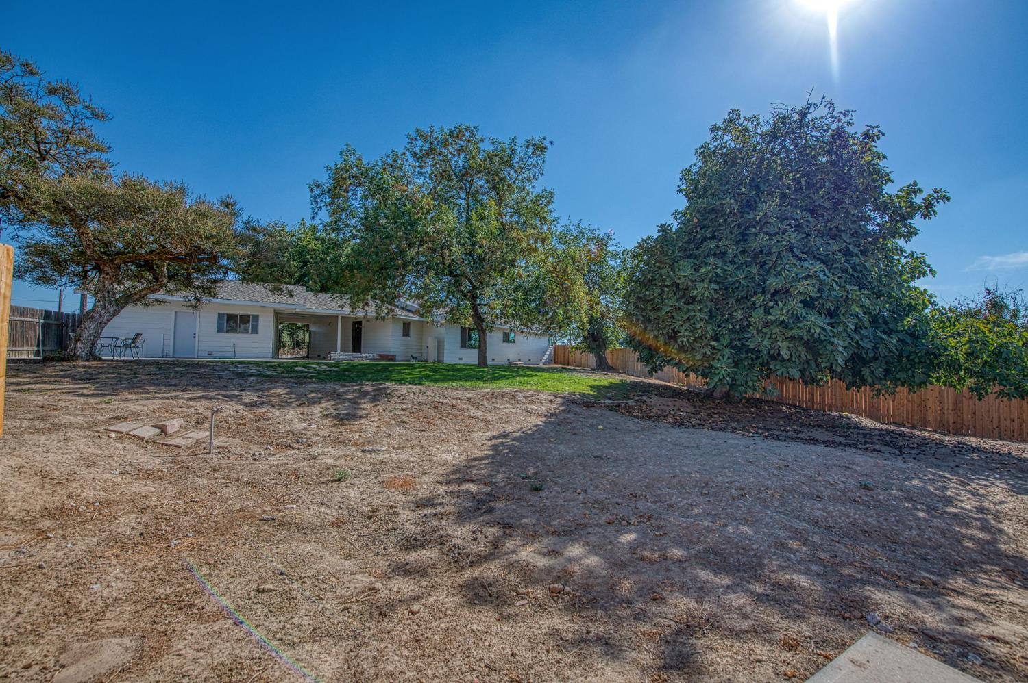 12390 E Kamm Ave, Kingsburg, CA 93631