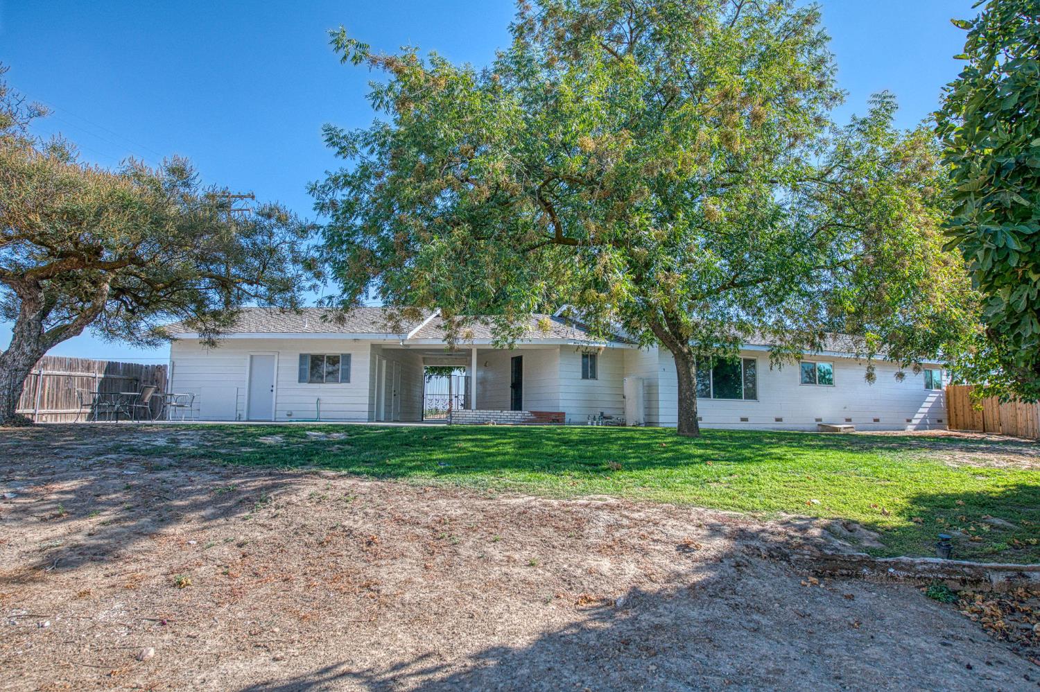 12390 E Kamm Ave, Kingsburg, CA 93631