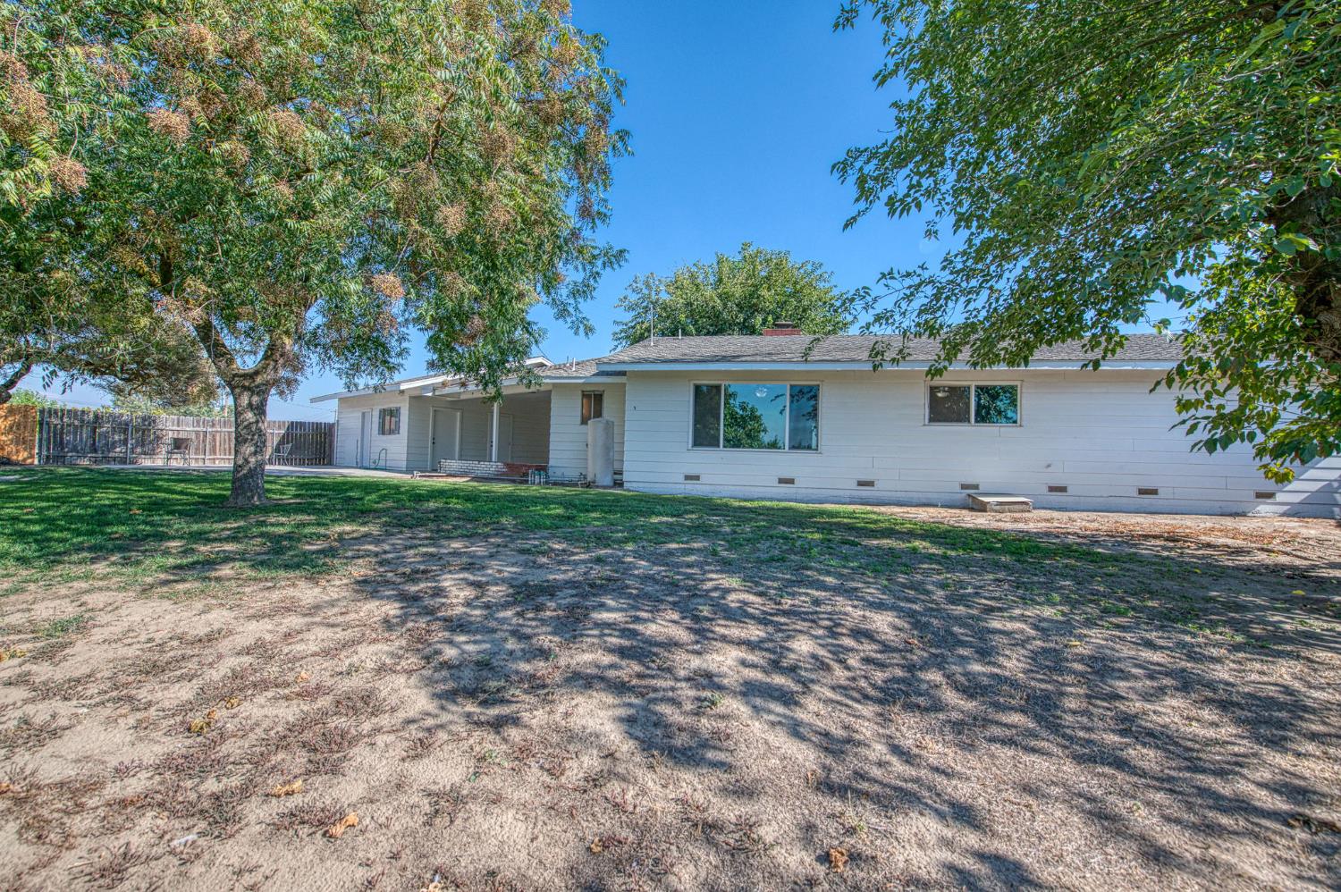 12390 E Kamm Ave, Kingsburg, CA 93631