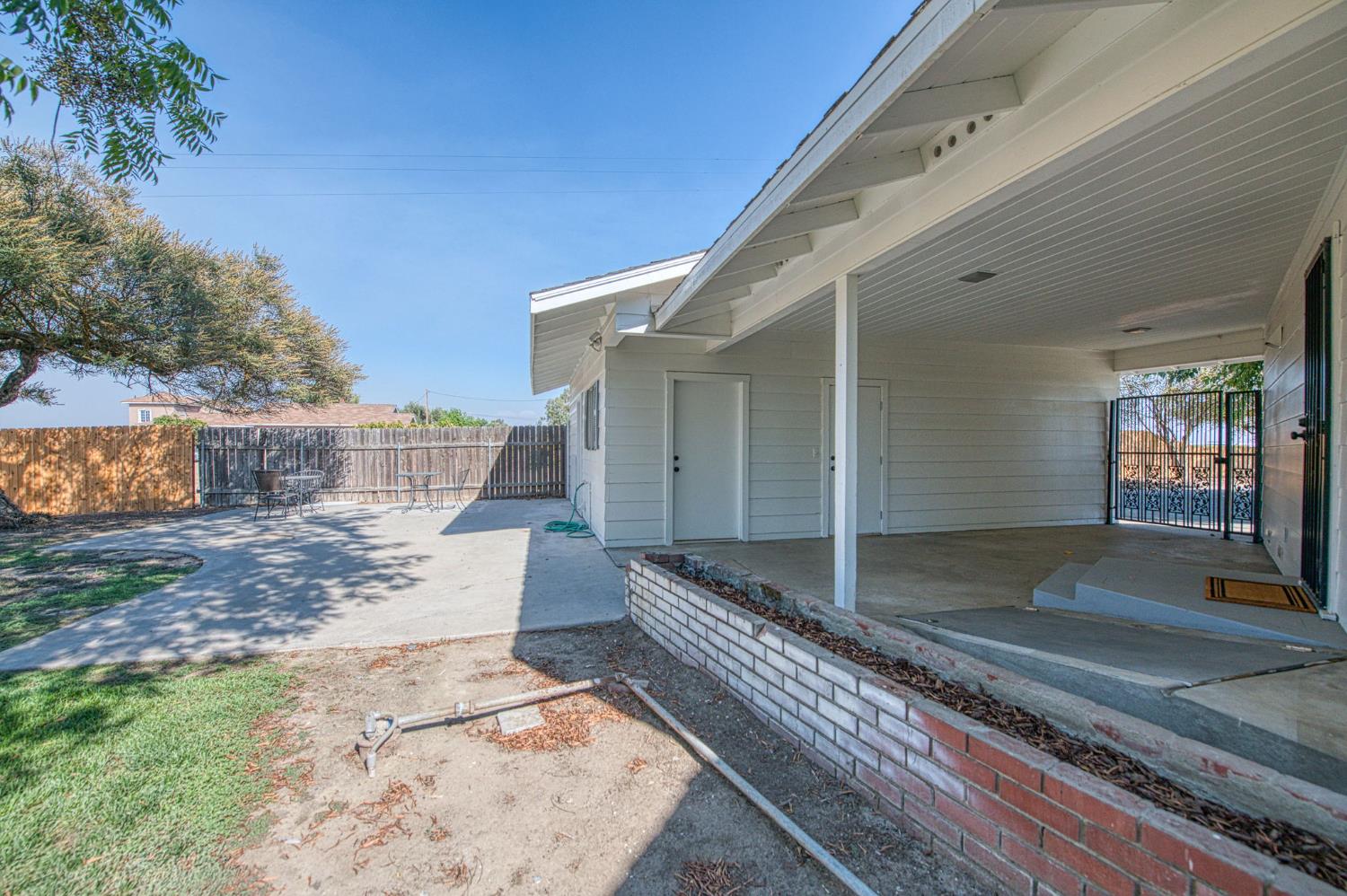 12390 E Kamm Ave, Kingsburg, CA 93631
