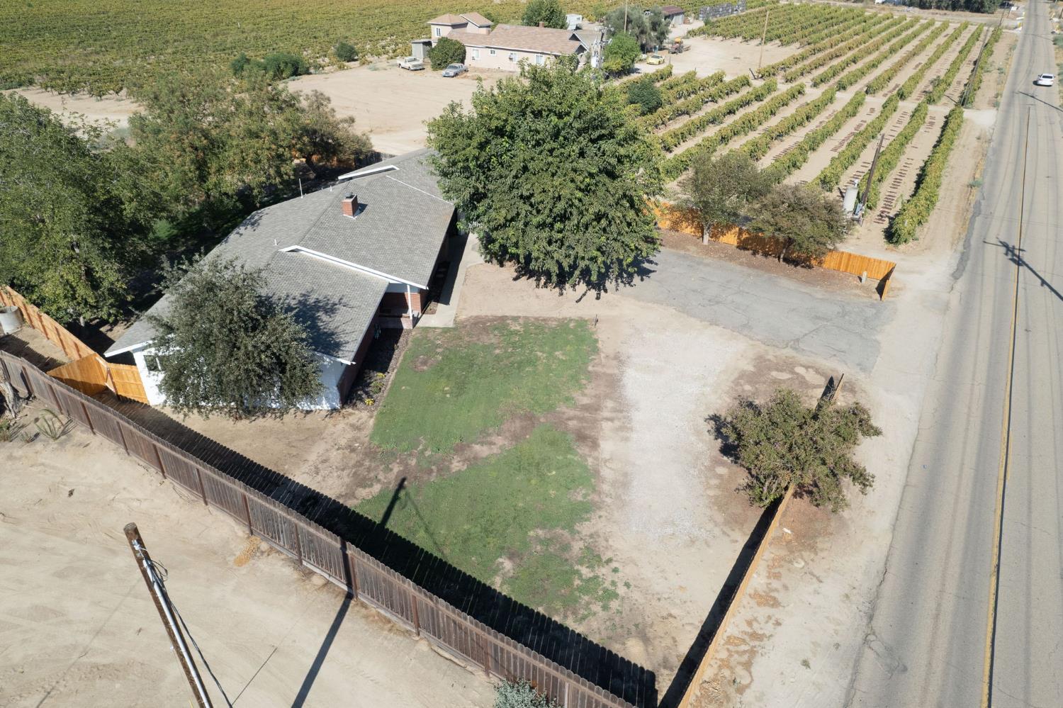 12390 E Kamm Ave, Kingsburg, CA 93631