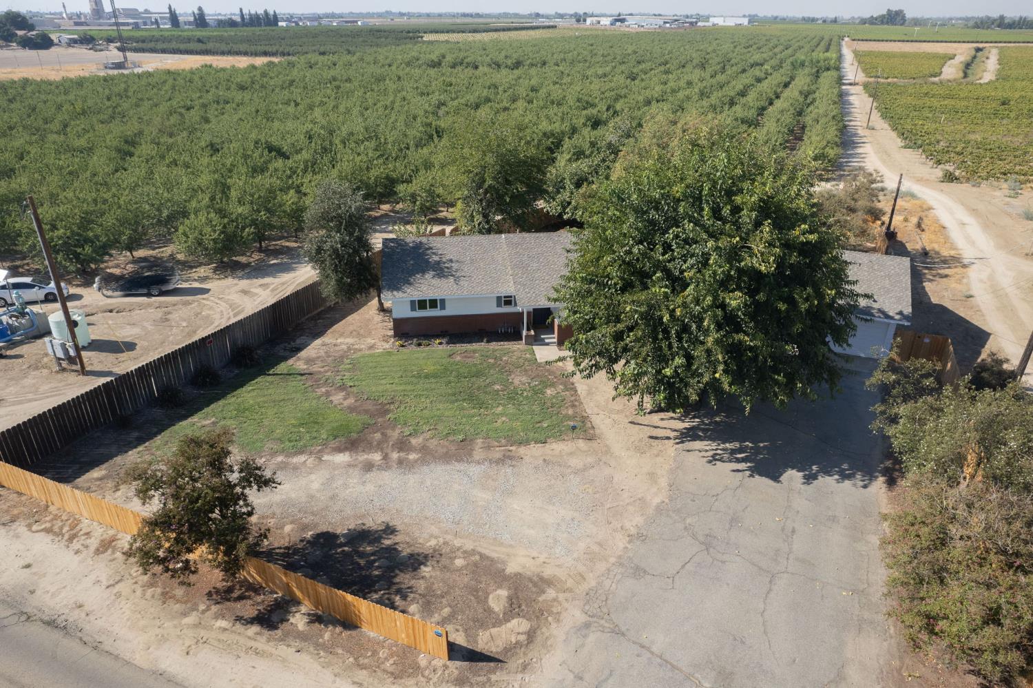 12390 E Kamm Ave, Kingsburg, CA 93631