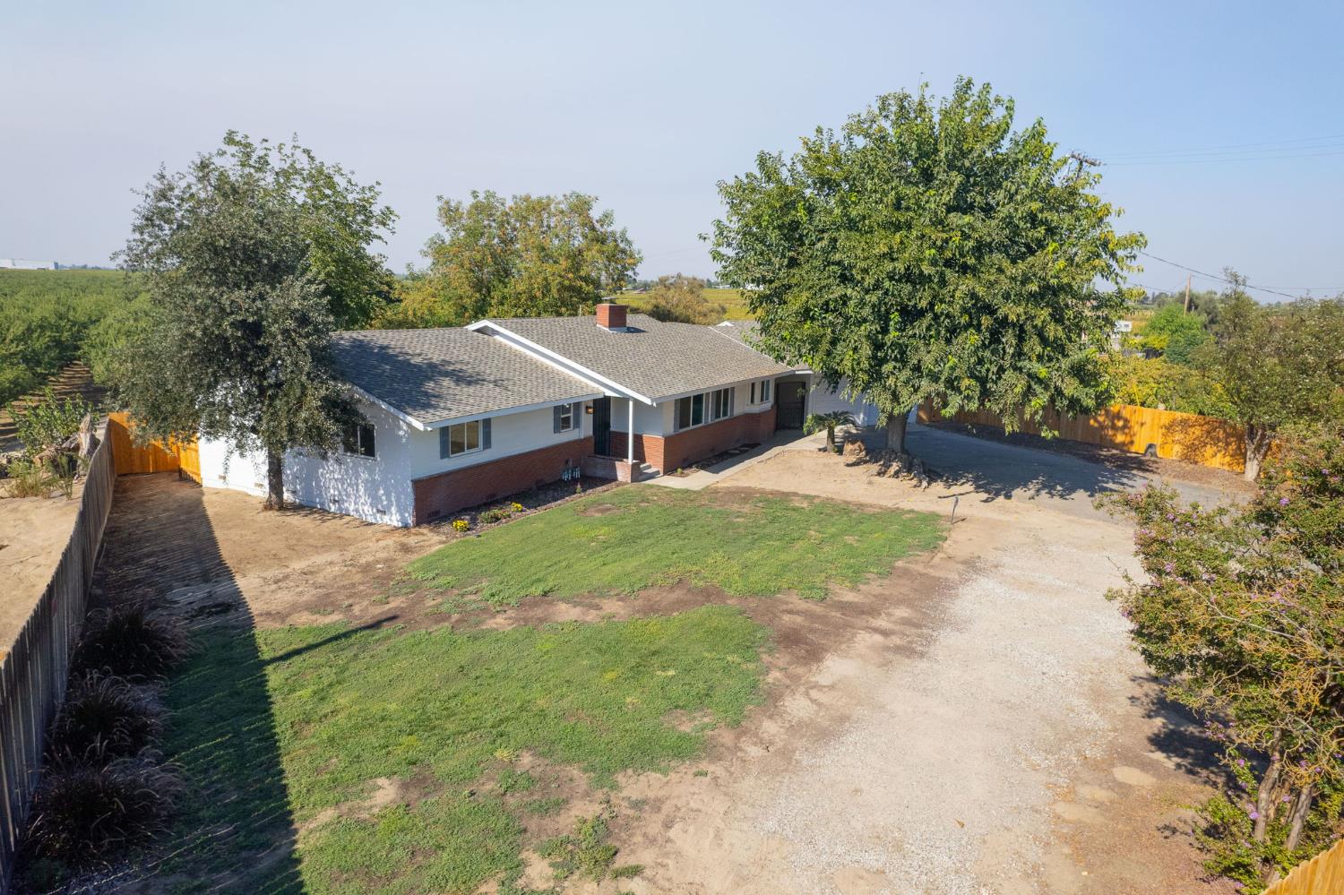 12390 E Kamm Ave, Kingsburg, CA 93631