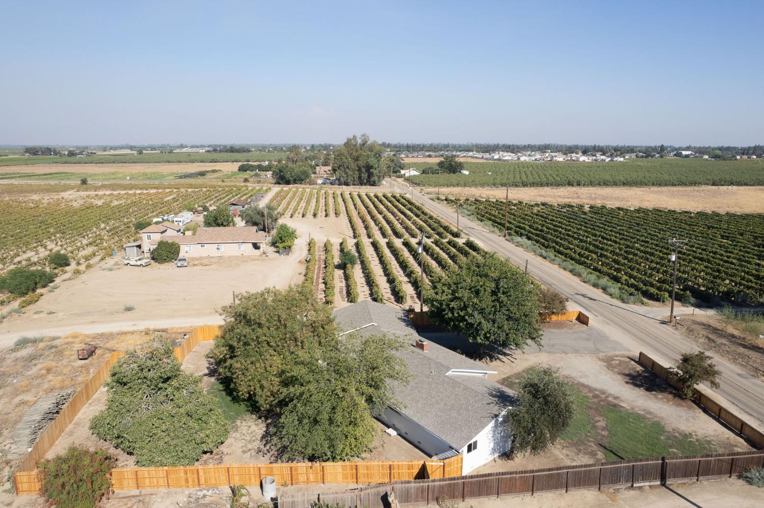 12390 E Kamm Ave, Kingsburg, CA 93631