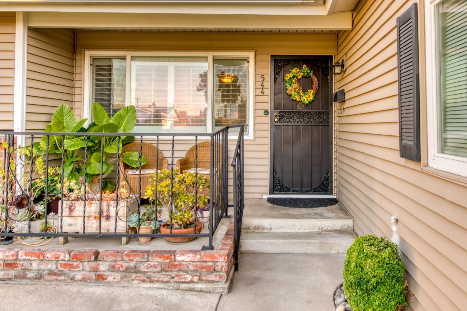 544 Rall Ave, Clovis, CA 93612