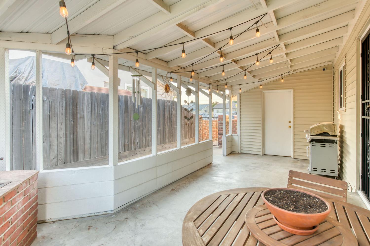 544 Rall Ave, Clovis, CA 93612